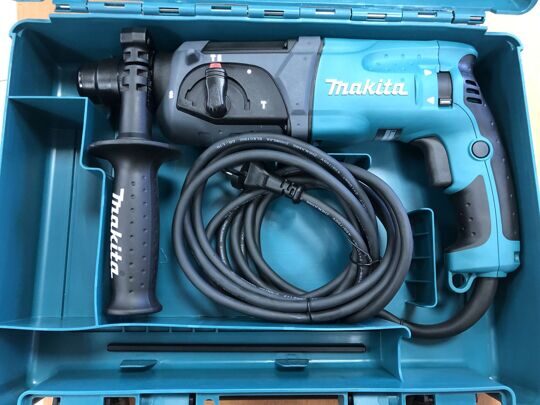 Перфоратор Makita HR2470